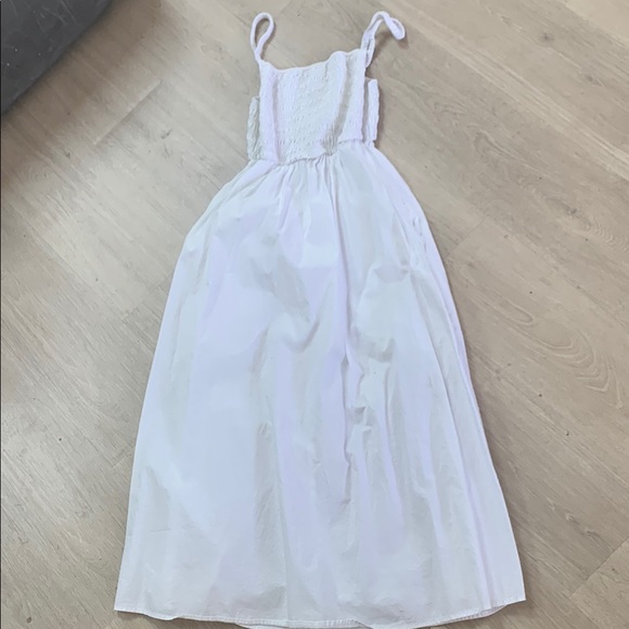 Old Navy Dresses & Skirts - Old Navy White Open Back Sun Dress